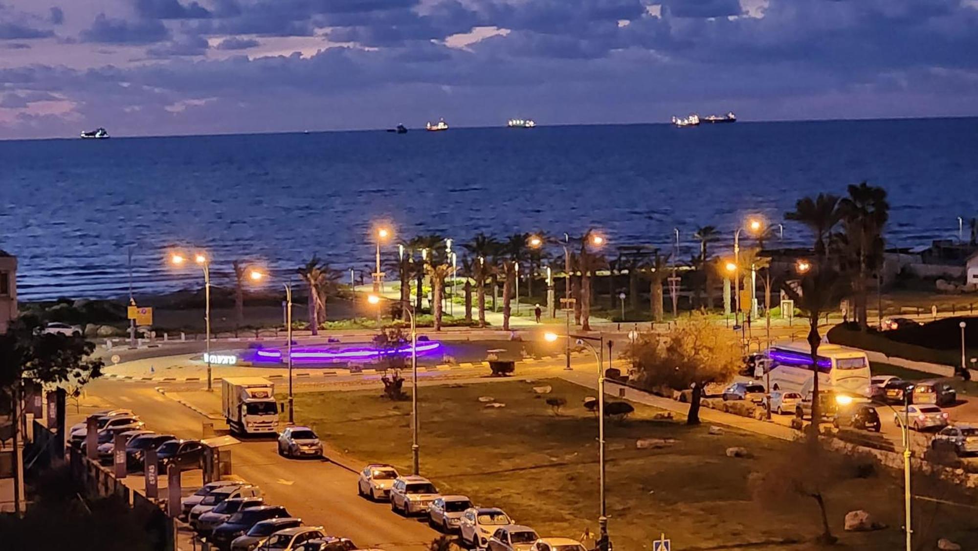 Haifa Night'S Екстериор снимка